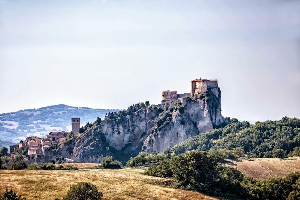 Вилла Agriturismo Eutopia Сан-Лео Экстерьер фото